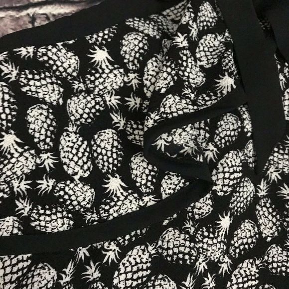 Bcx Juniors' Pineapple Print Halter Top NWT - Picture 4 of 6